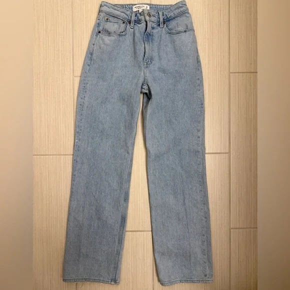 Abercrombie & Fitch Light Wash High Rise Jeans - Picture 1 of 4